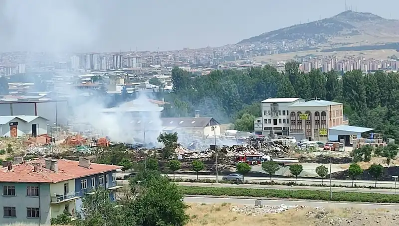 Otluk Alandaki Yangın, Depo Alanını Küle Çevirdi: Detaylar!