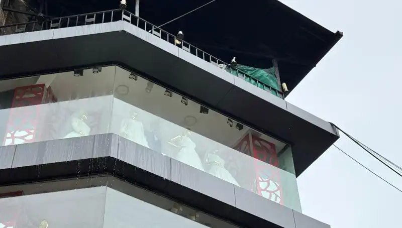 Giyim Mağazasında Patlayan Yangın Alarmı: Müşteriler Panik İçinde Tahliye Edildi