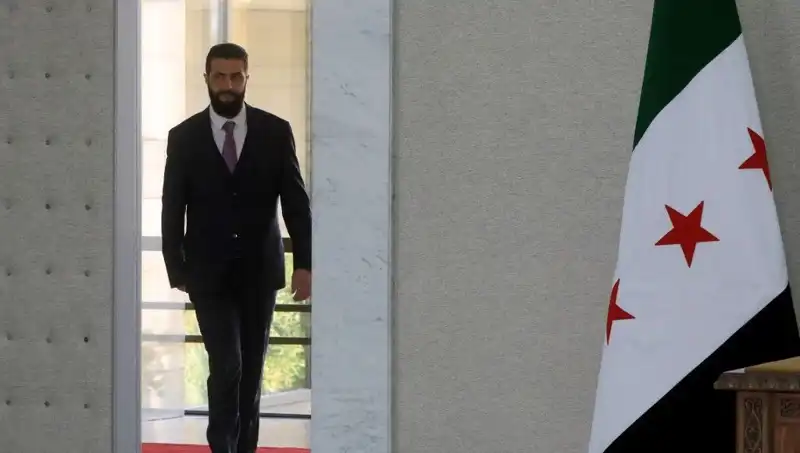 Paris'te Şara-Macron Zirvesi: Fransa'dan Suriye İçin Yeni Destek Açıklaması