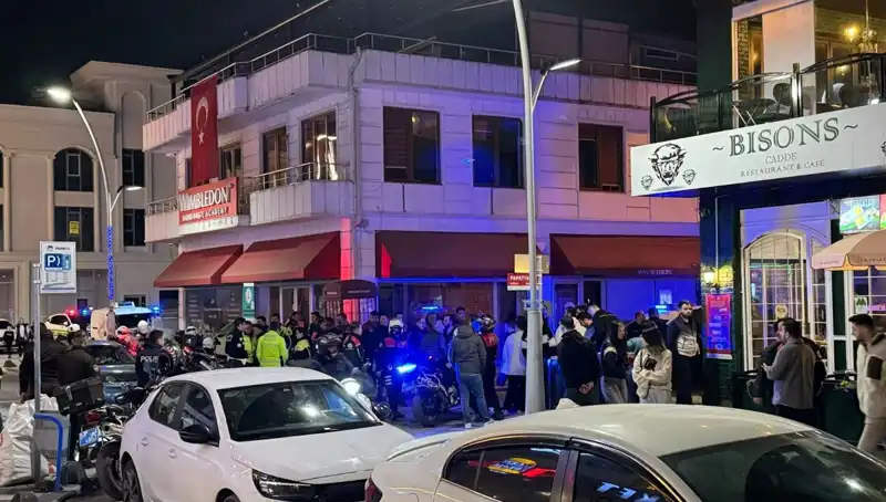 Kafe Önünde Şok Edici Silahtan Bıçaklama Olayı!