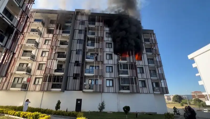 Çanakkale’de Gözde Tatil Yerinde Yangın Paniği: Hem Tatilciler Hem Yerel Halk Tedirgin Oldu