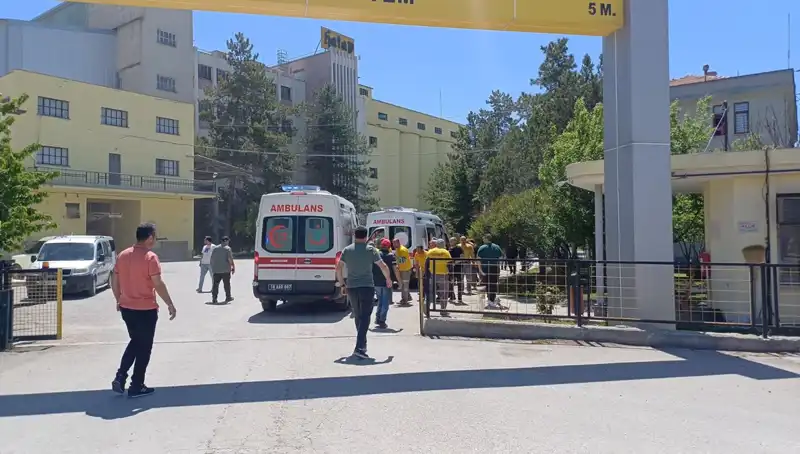 Çorum'daki Un Fabrikasında Patlama: 10 Yaralı ve Panik Hüküm Sürdü