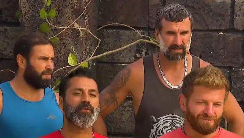 Survivor’da Sürpriz Veda! Takım Arkadaşlığına Dikkat Çekildi