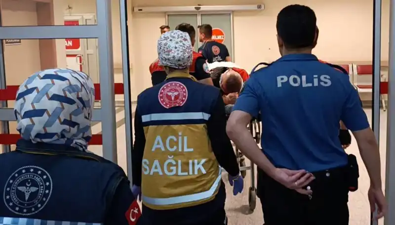 ** Polis Ekipleri Kaza Yaptı: İki Yaralı, Olayın Ayrıntıları Şok Etti!**