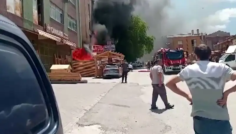 Ankara'da Yangın: İş Yerlerinde Büyük Korku ve Kaygınlar