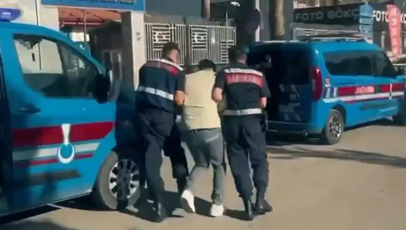 Türkiye Genelinde Suç Örgütlerine Yönelik Dev Operasyon: 74 Gözaltı!