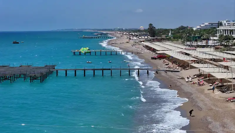Antalya Sahillerinde Güneşli Hava: Yaz Keyfi Yeniden Başlıyor!