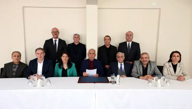 PKK'nın Fesih Bildirimi: Terörsüz Türkiye İçin Yeni Dönem Başlıyor!