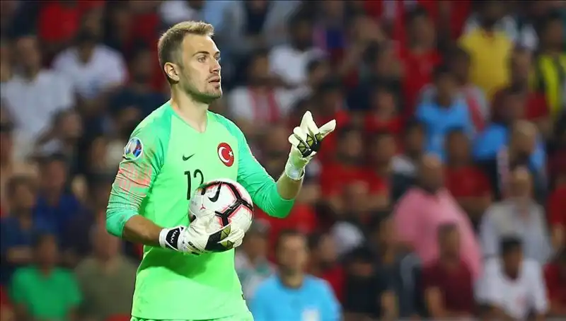 Mert Günok, Futbolu Bırakma Tarihini Açıkladı: Hayranlarını Üzüyor!