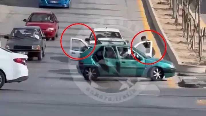 Trafikte Bıçak ve Kılıçlarla Saldırı: Gözaltılar Gerçekleşti