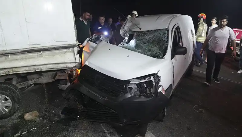İstanbul'da Feci Kaza: Üç Yaralı, Olay Anı Korkuttu!