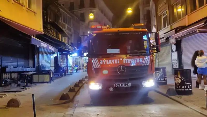 Beyoğlu'nda Asansör Boşluğuna Düşen Müşterinin Dramı: Detaylar Ortaya Çıktı!