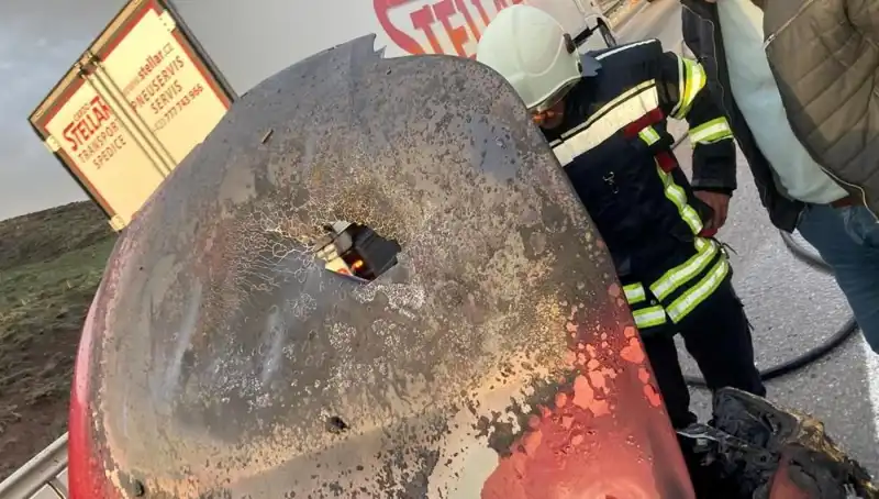 Seyir Halindeki Otomobil Alev Alev Yandı: Nedenleri ve Sonrası
