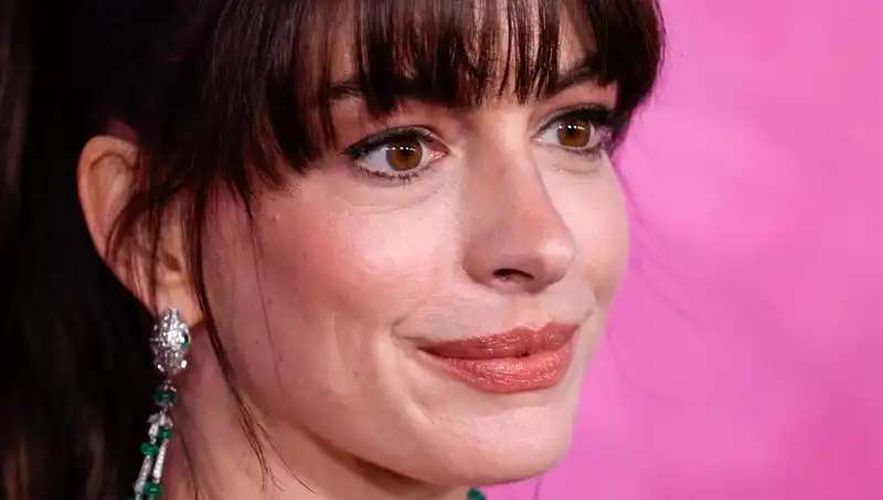 Hollywood'un En Şaşırtıcı Estetik Trendi: Yüzlere Ölü Deri Enjeksiyonu