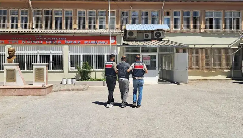 Kırmızı Bültenle Aranan Şüpheli Eskişehir'de Polisi Şaşırttı
