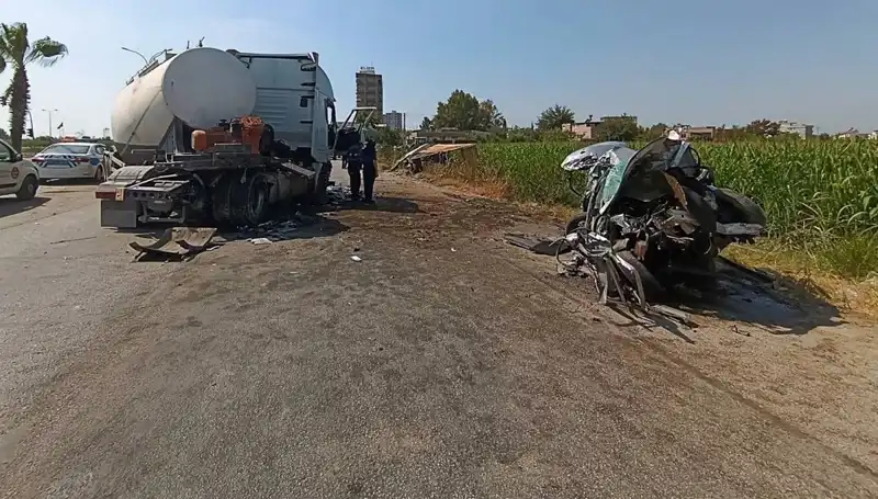 Adana'da Tanker Faciası: Otomobil ve Kamyon Çarpıştı, Hayatlar Kayıp