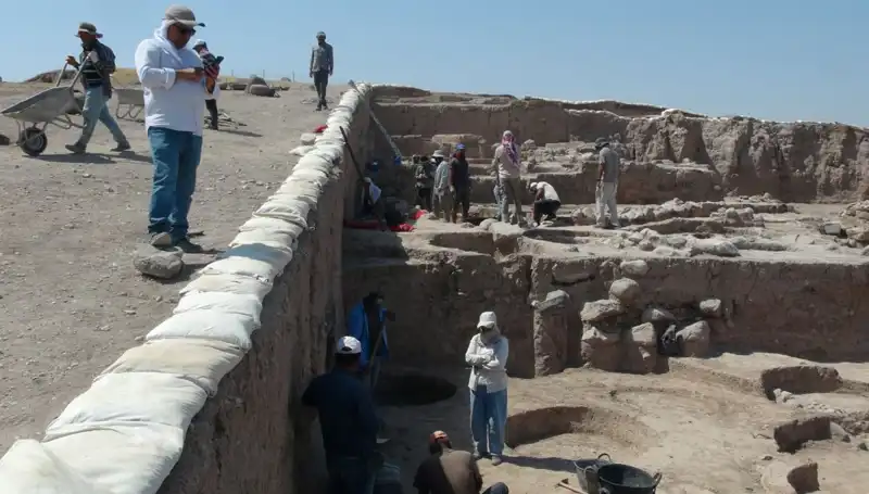 Kilis'in Oylum Höyük'ünde Yaz Sıcaklarına Rağmen Kazı Çalışmaları Tüm Hızıyla Devam Ediyor