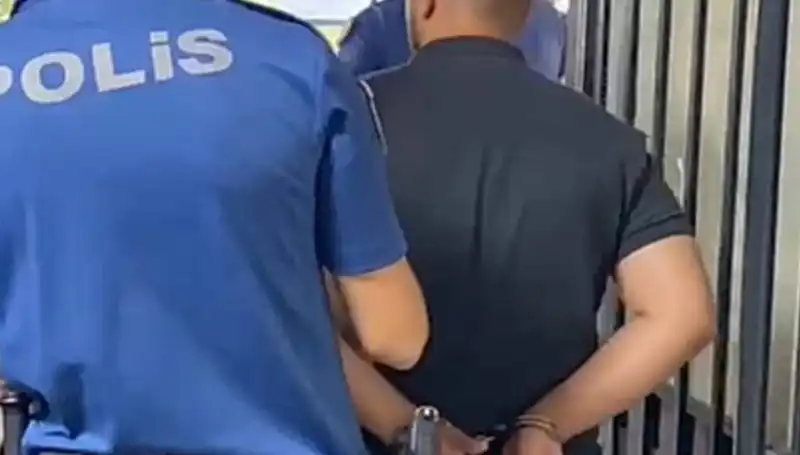 İzmir'de Polise Saldırı: Şahıs Tutuklandı, Olayın Ayrıntıları Şaşırttı